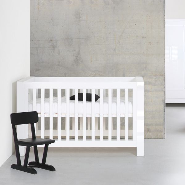 kidsmill_alaska_babykamer_wit_hoogglans_bed_70_x_140_cm_commode_kast_2_deurs_2__6d14