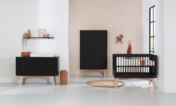 kidsmill_sixties_babykamer_zwart_mat_naturel_bed_60_x_120_cm_commode_kast_2_deu_e3cc