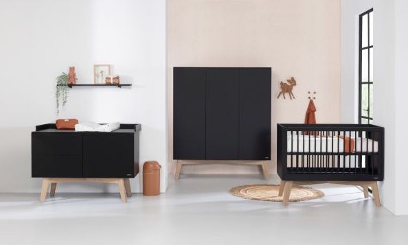 kidsmill_sixties_babykamer_zwart_mat_naturel_bed_60_x_120_cm_commode_kast_3_deu_4192
