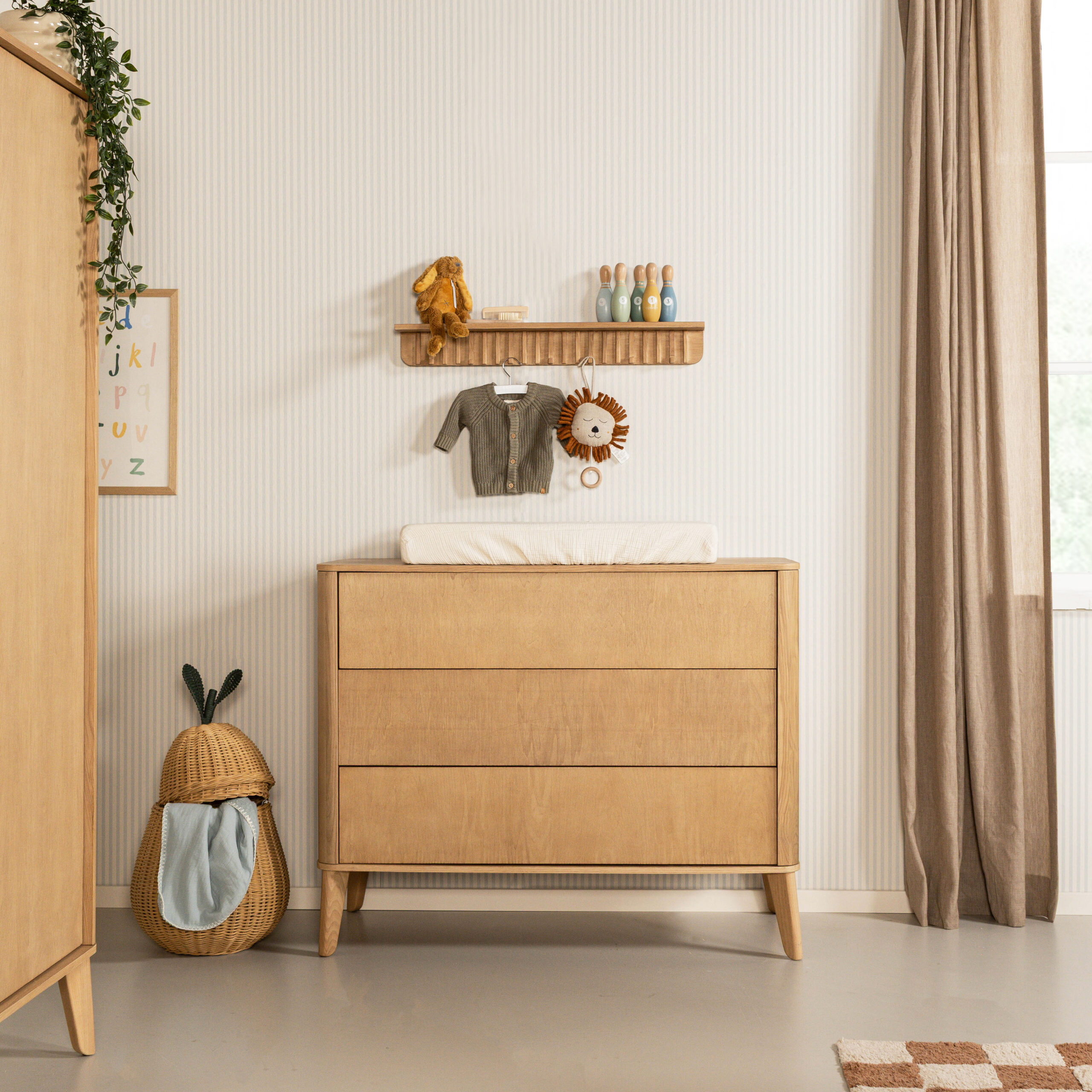 Kidsmill Tune eiken zonder latjes commode_SFEER_vierkant 1