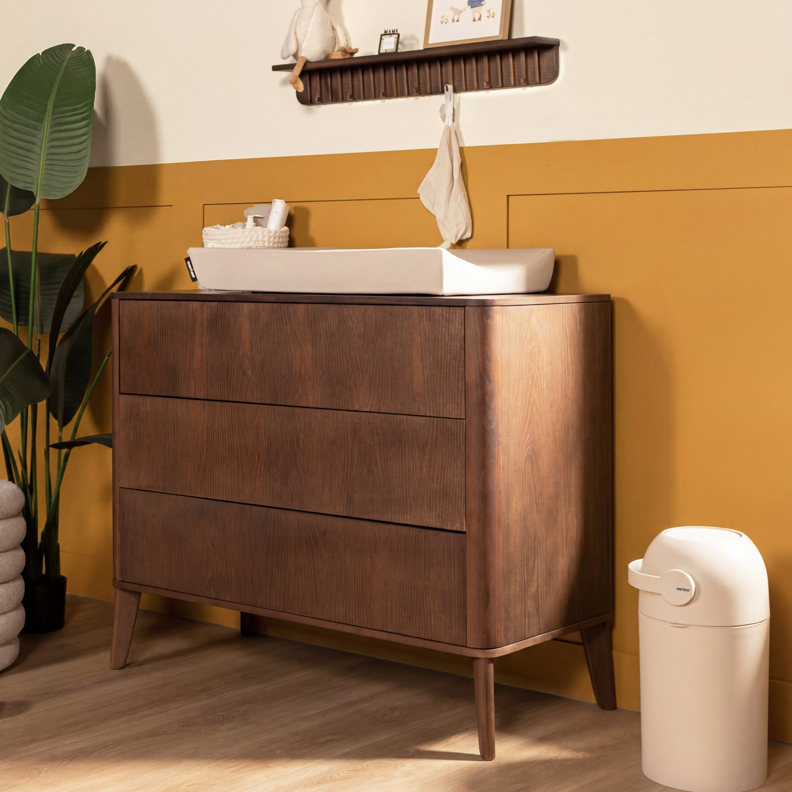 Kidsmill Tune walnoot_zonder latjes_commode_SFEER_vierkant
